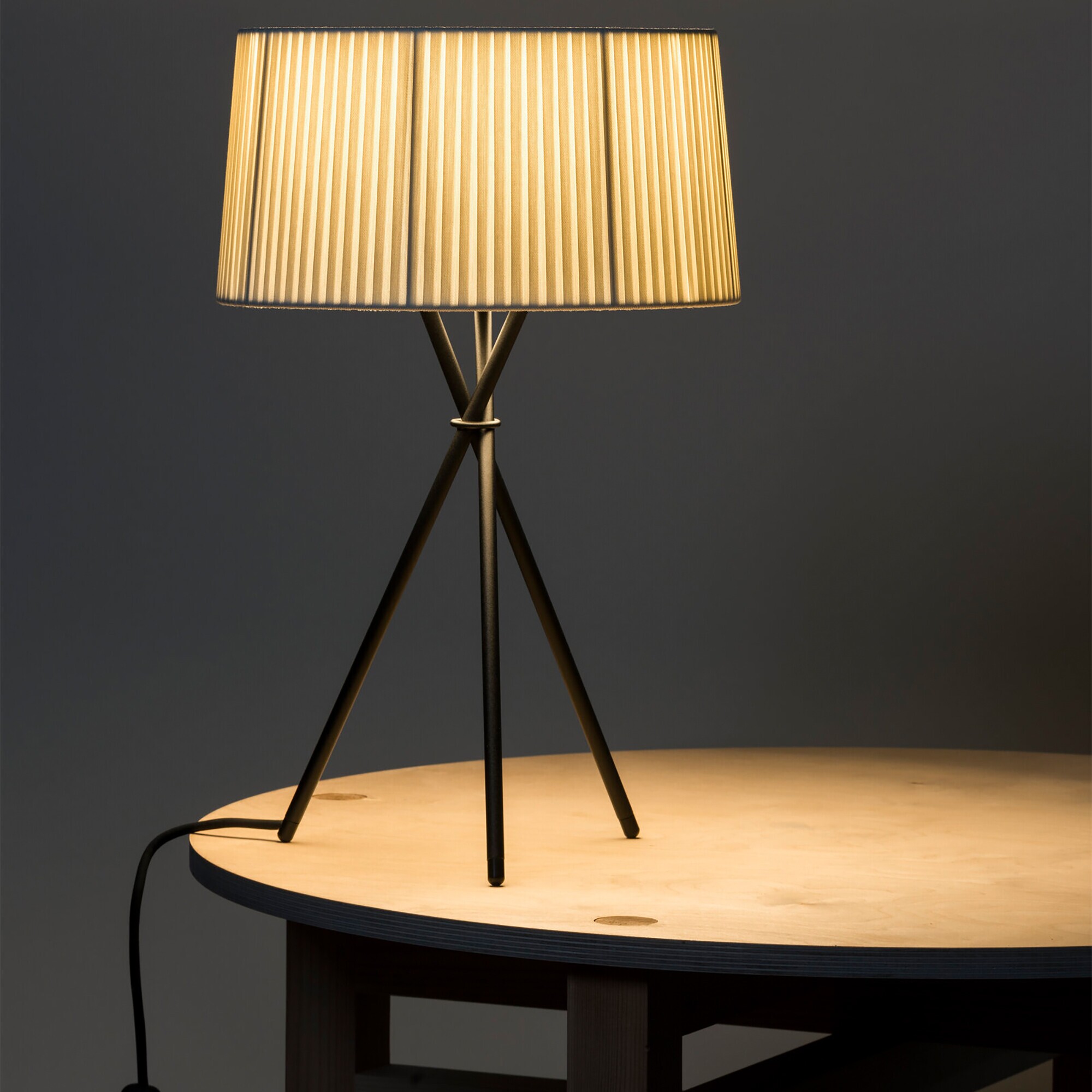 Tripode G6 Table Lamp
