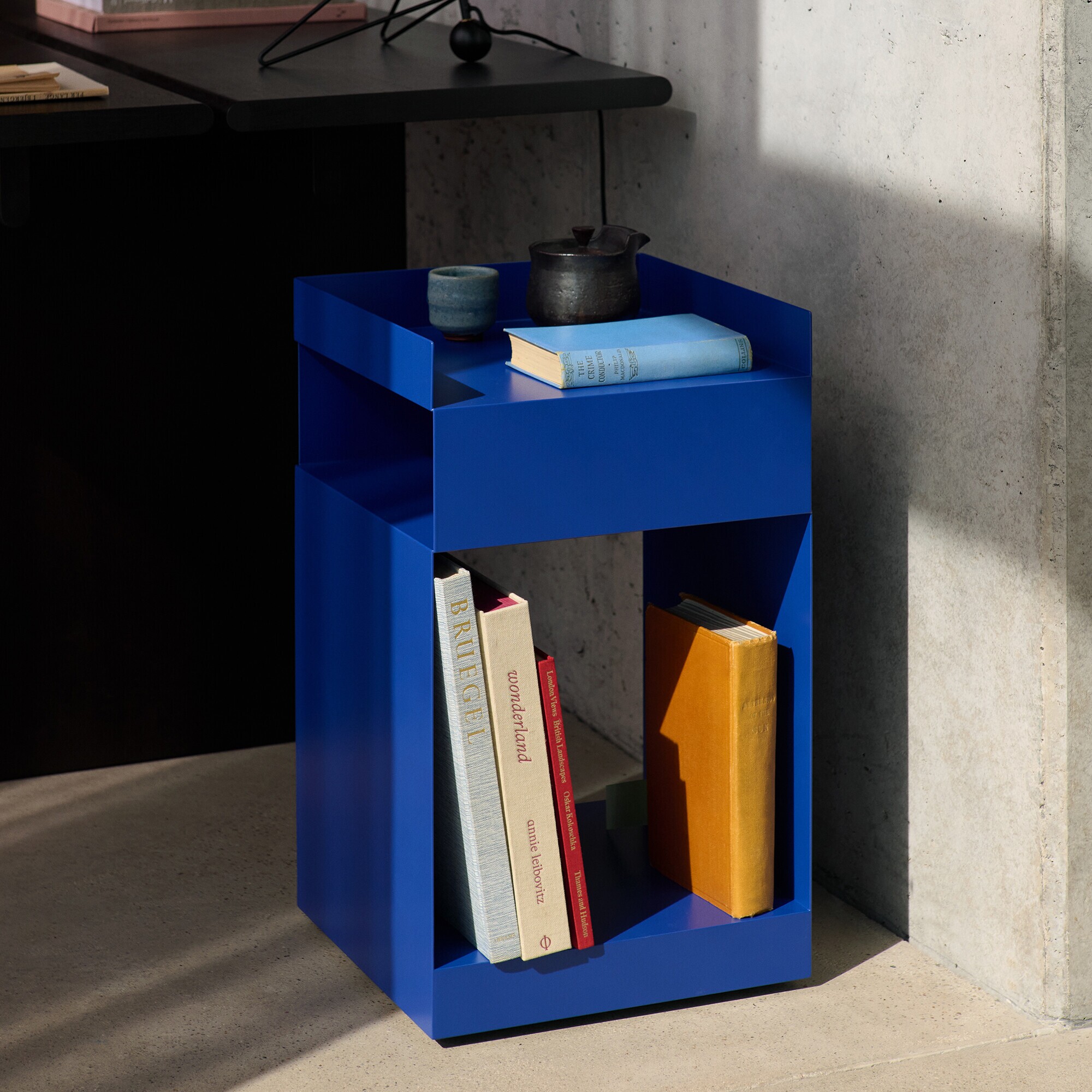 Rotate SC73 Side Table with Wheels