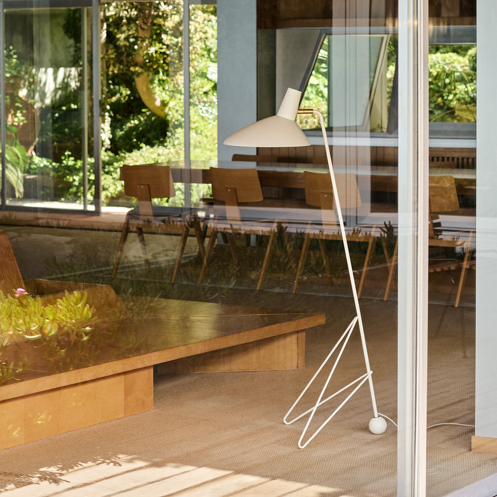 Tripod HM8 Floor Lamp