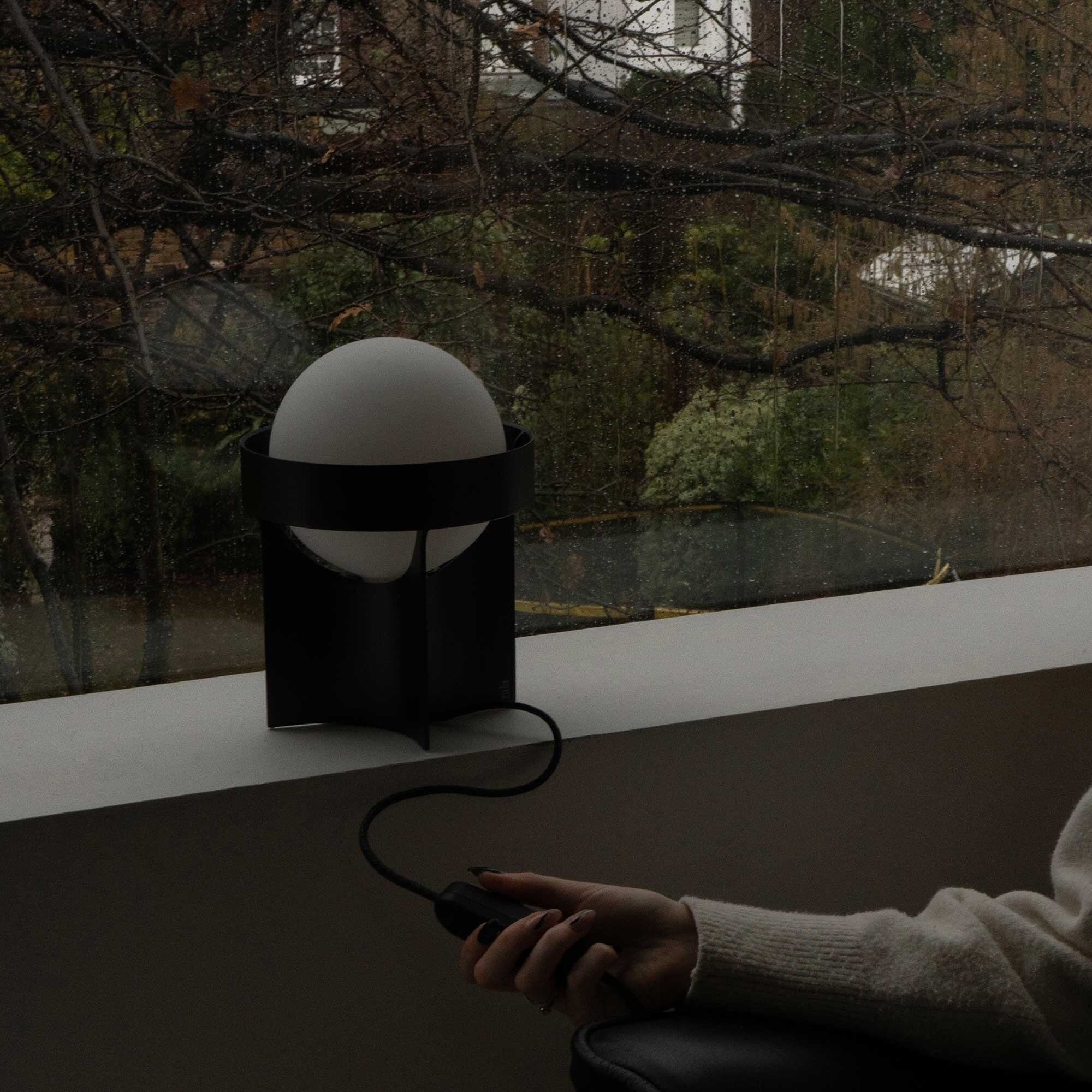 Loop Table Lamp L + Sphere IV