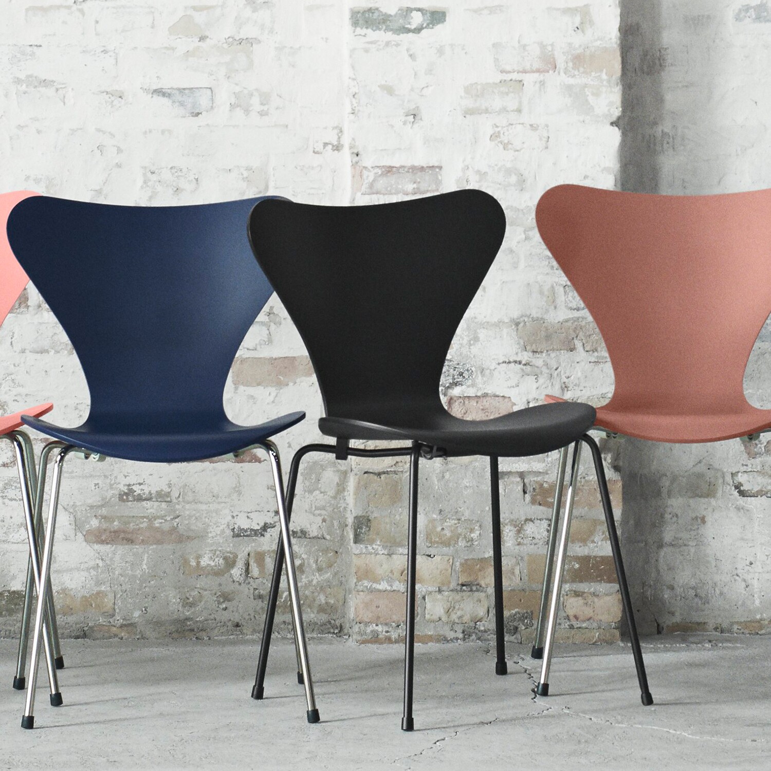 Serie 7™ Chair Dyed Ash Monochrome