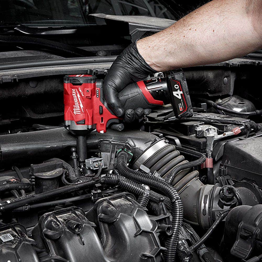 MILWAUKEE 12V FUEL™2 X 2.0AH 3/8" Stubby Impact Wrench Kit M12FIW38-202B