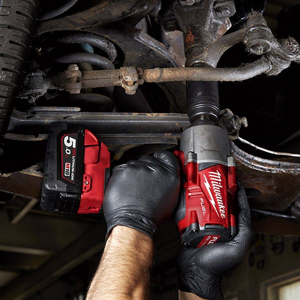 MILWAUKEE 18V FUEL™2x5.0Ah 1/2" High Torque Impact Wrench Kit M18FHIWF12-502C