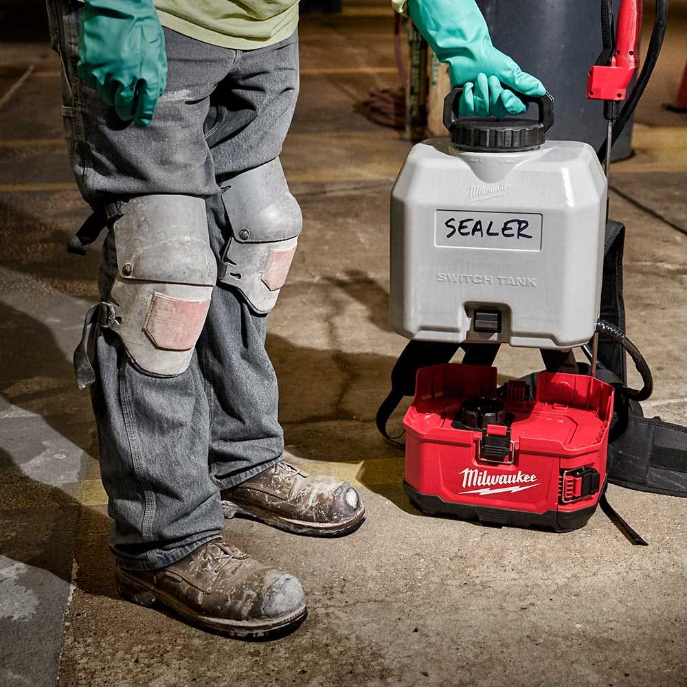 MILWAUKEE 18V 15L Switch Tank Backpack Concrete Sprayer w/ Powered Base Skin M18BPFPCCS0