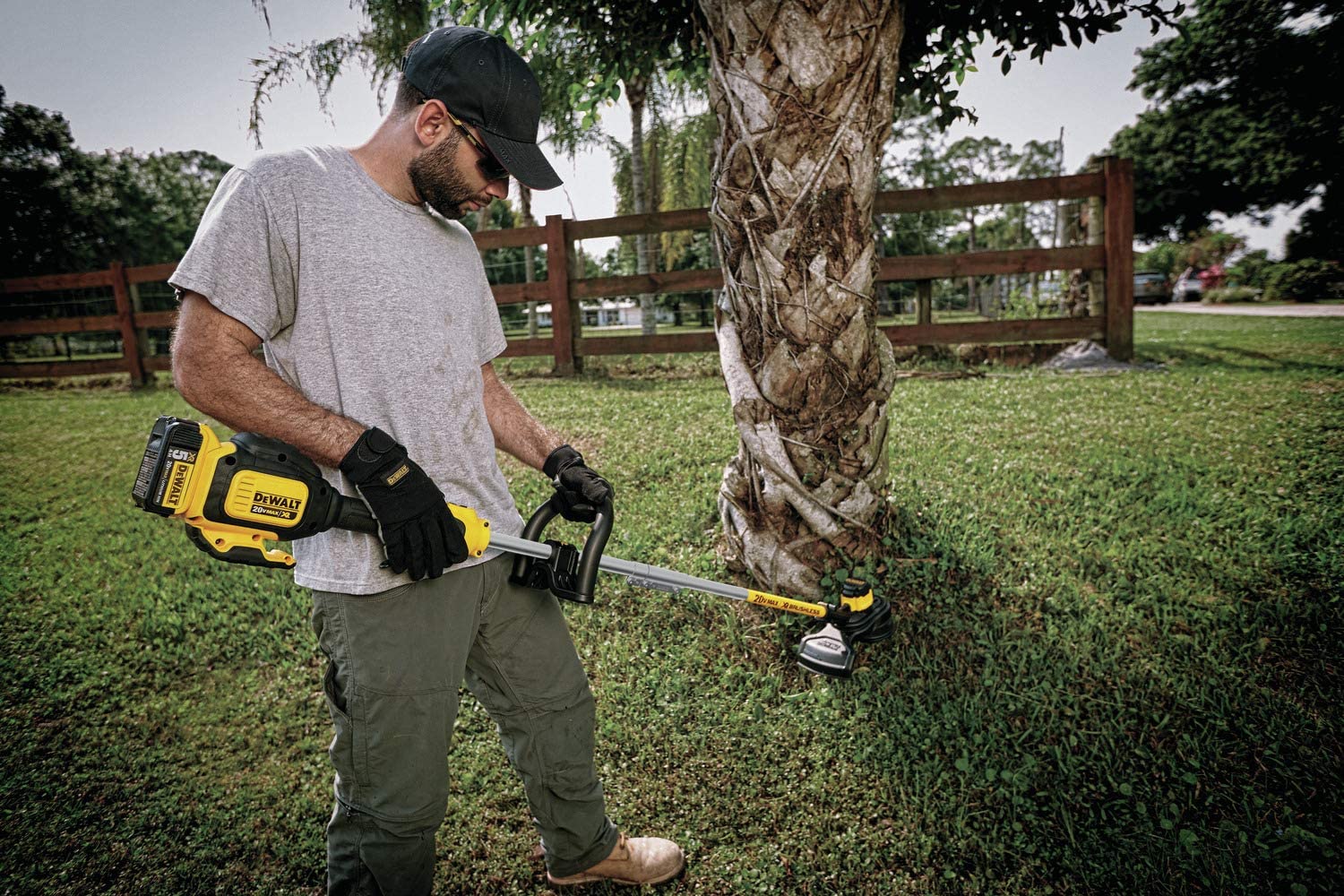 DEWALT 20V MAX STRING TRIMMER, BRUSHLESS, 5-AH BATTERY, 13-INCH (DCST920P1)