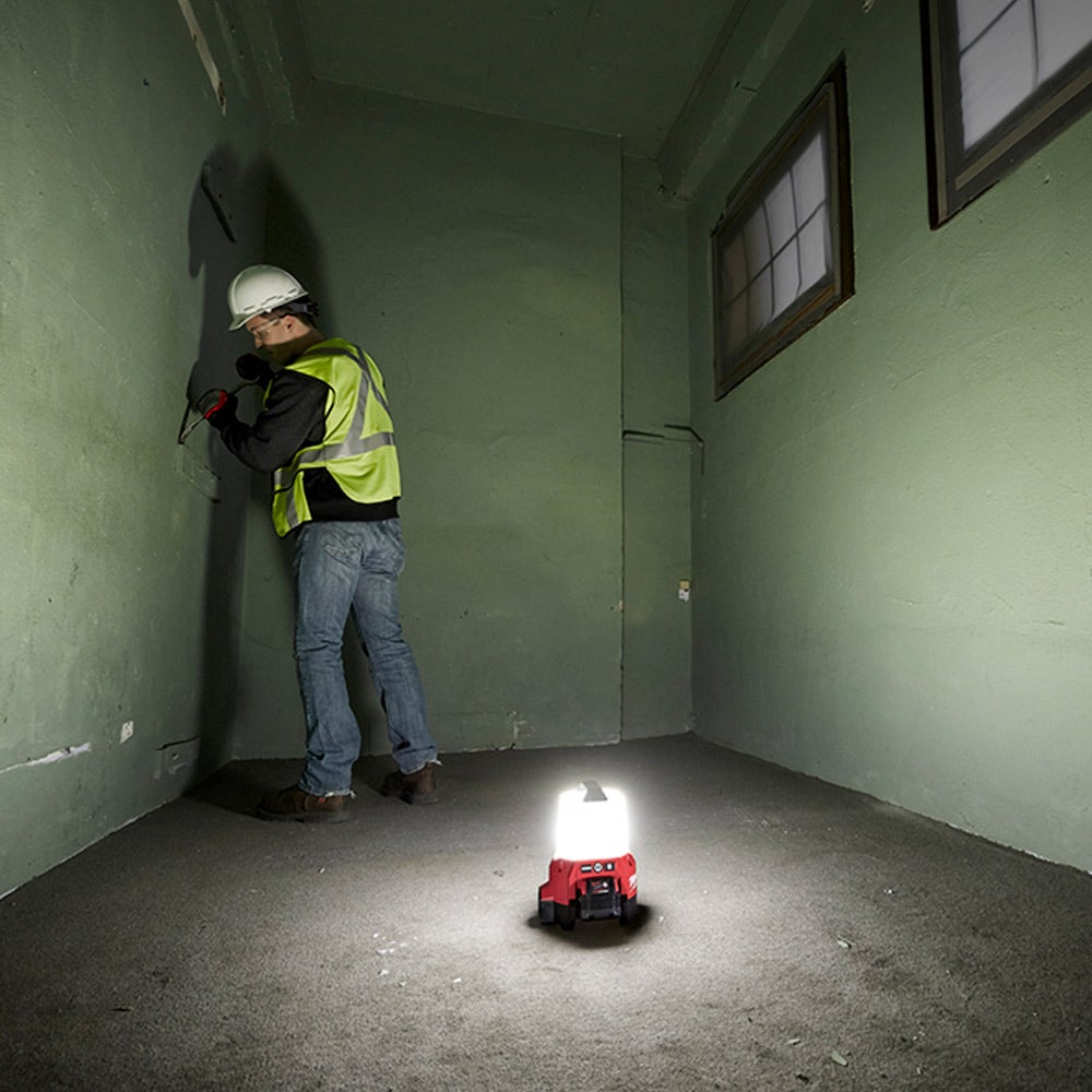 MILWAUKEE 18V Compact Site Light w. Flood Mode M18TAL-0