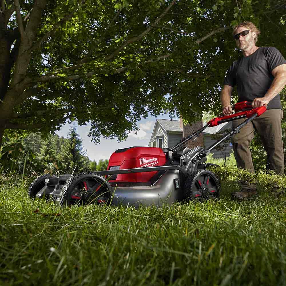 MILWAUKEE 18V FUEL™533mm (21") Self-Propelled Dual Battery Lawn Mower Skin M18F2LM210