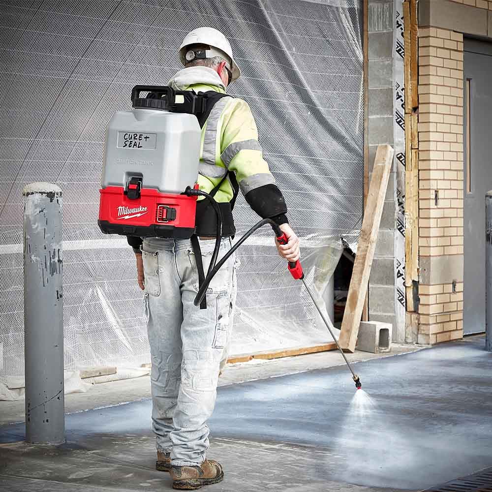 MILWAUKEE 18V 15L Switch Tank Backpack Concrete Sprayer w/ Powered Base Skin M18BPFPCCS0