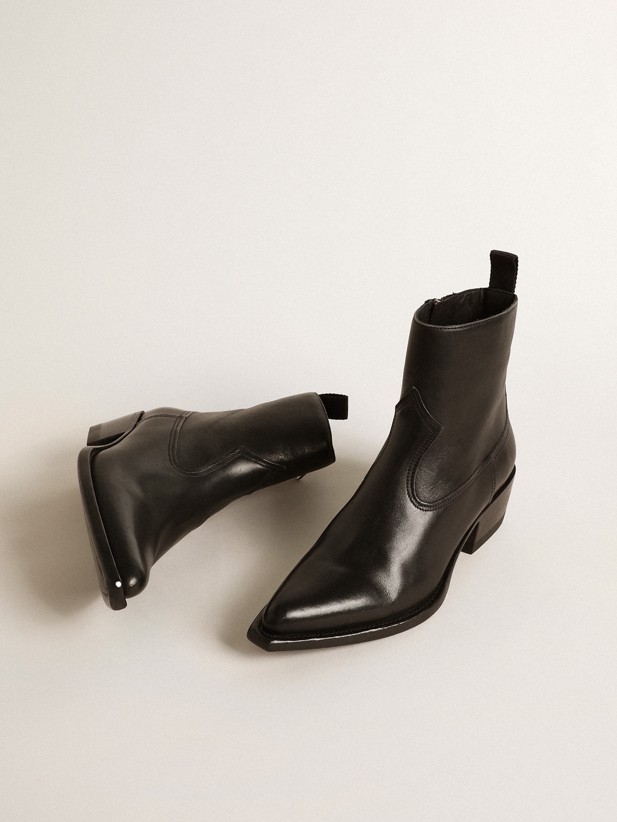 Women's Debbie boots in black leather| Golden Goose