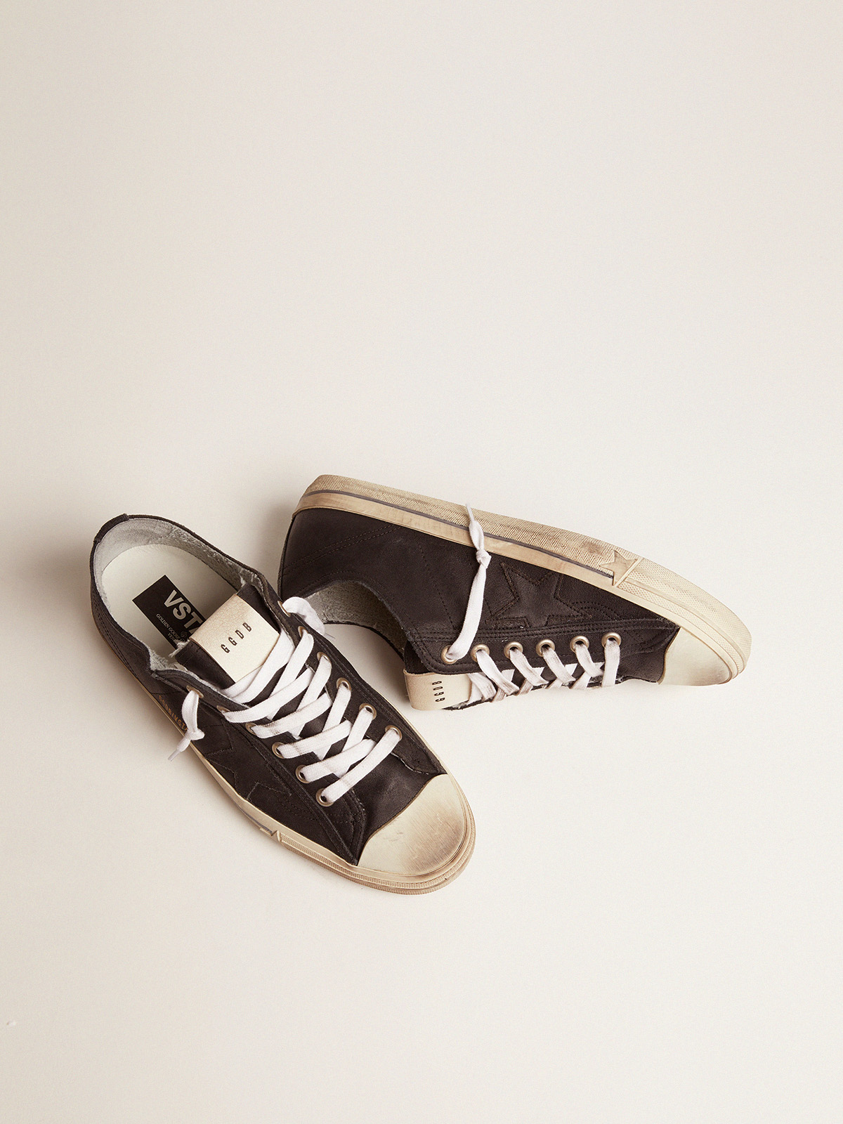 Men's V-Star black leather with leather star| Golden Goose