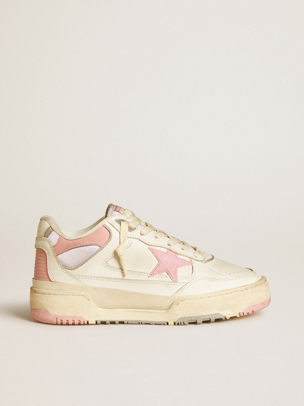 Men's Forty2 with pink star and white leather heel tab| Golden Goose