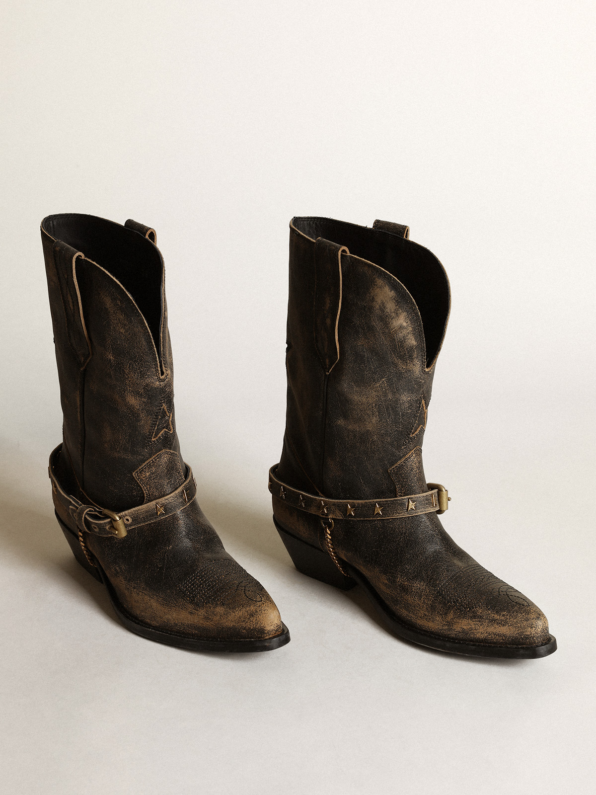 Women's low boots in glossy black leather with chain| Golden Goose
