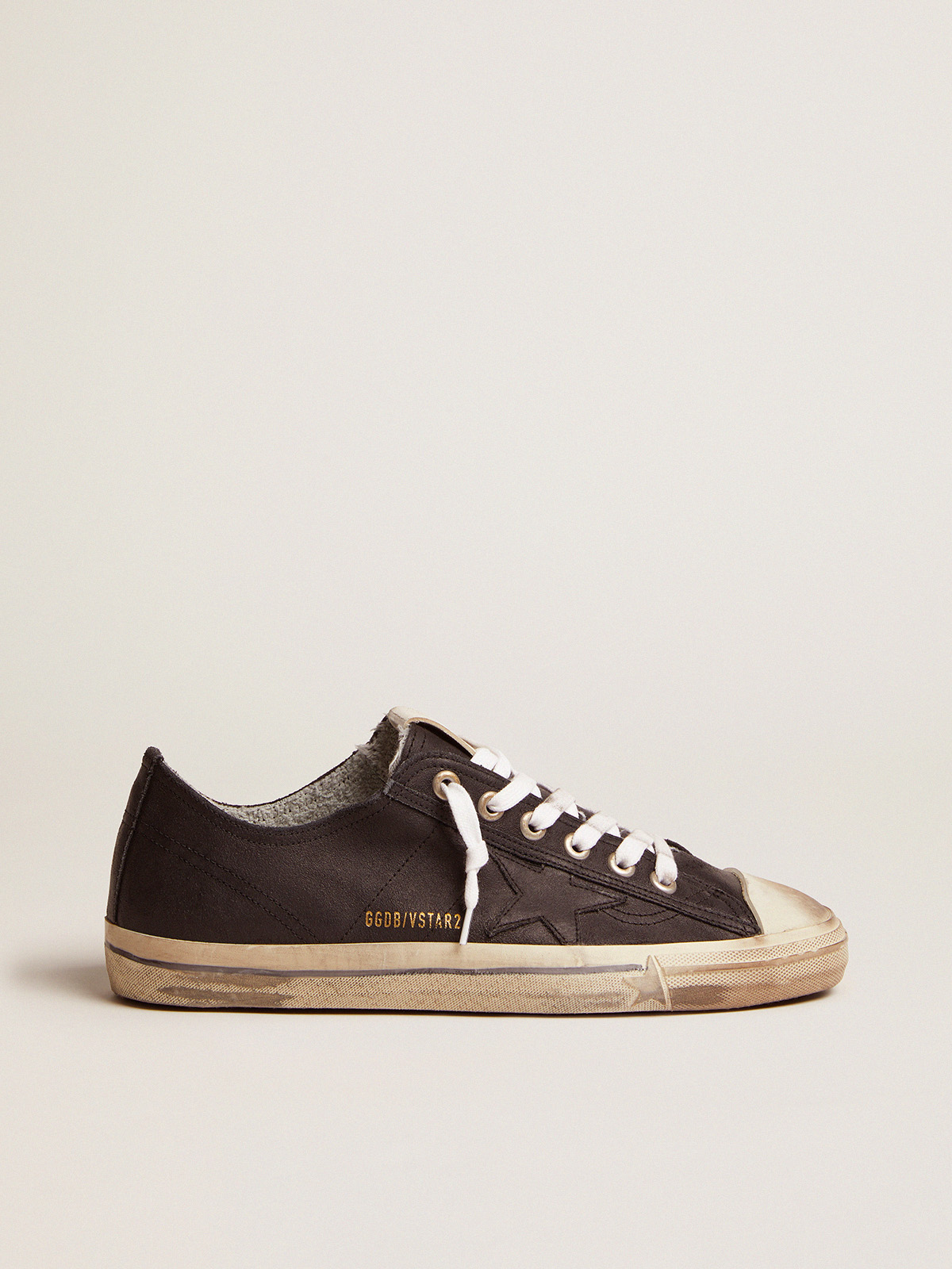 Men's V-Star black leather with leather star| Golden Goose