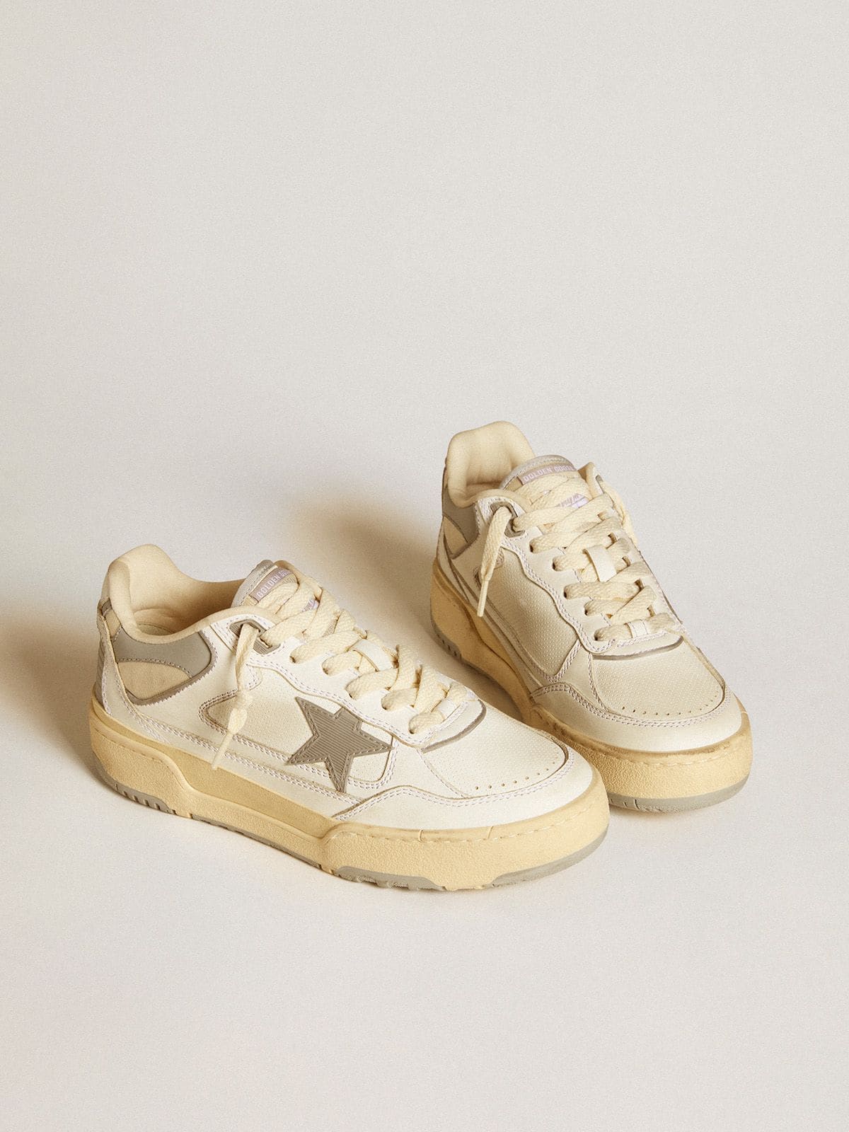 Men's Forty2 with grey star and white leather heel tab| Golden Goose