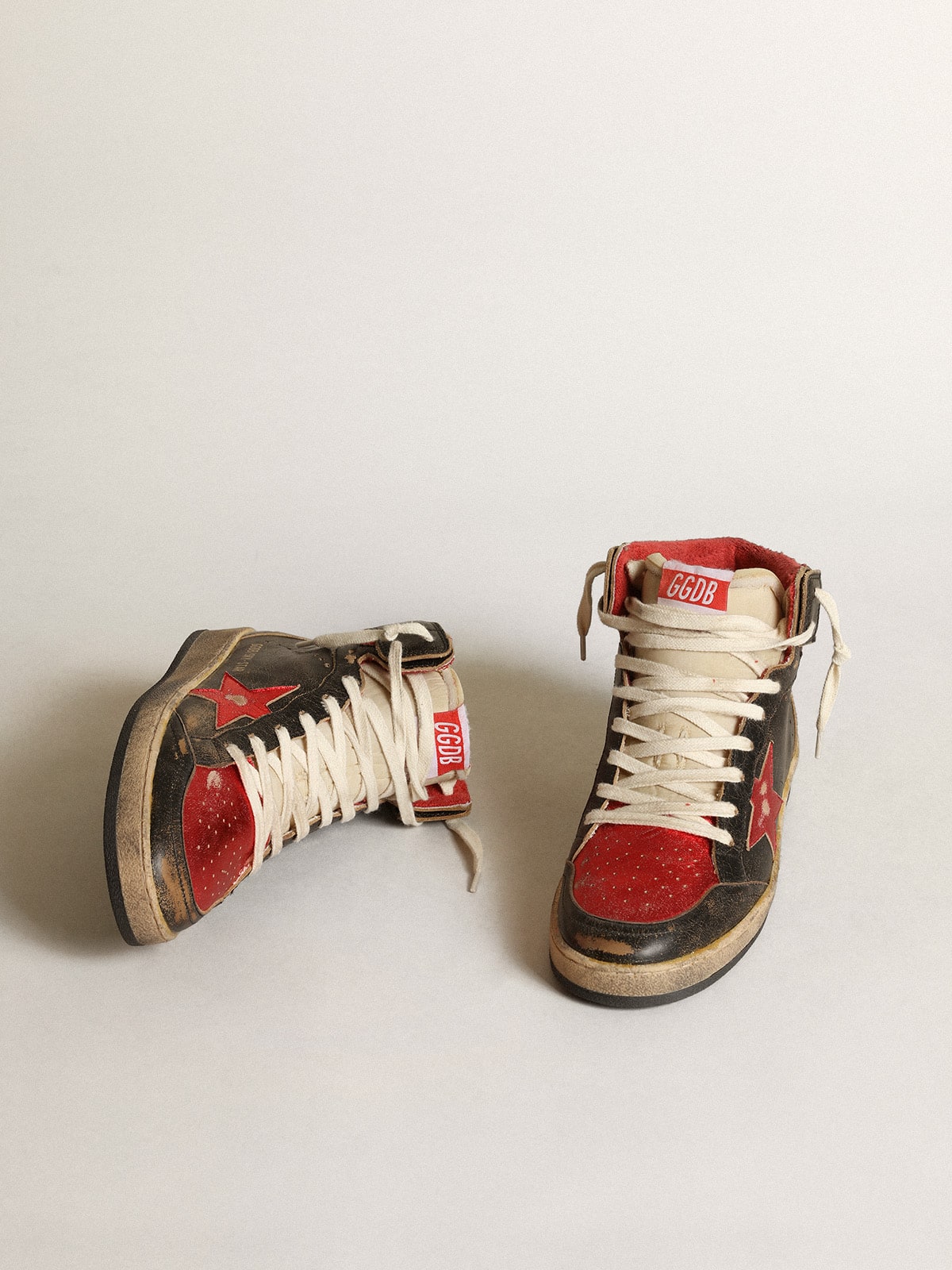 Women's Sky-Star in black glossy leather with red star| Golden Goose