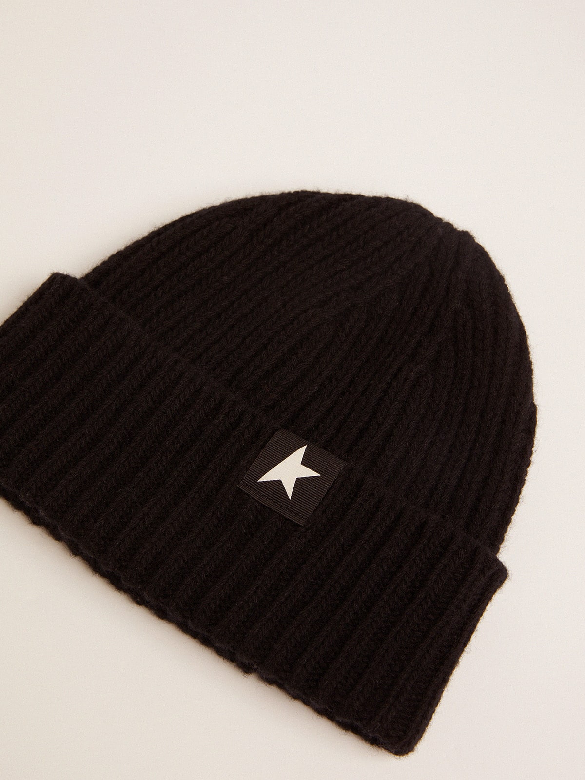 Black wool beanie with white star| Golden Goose