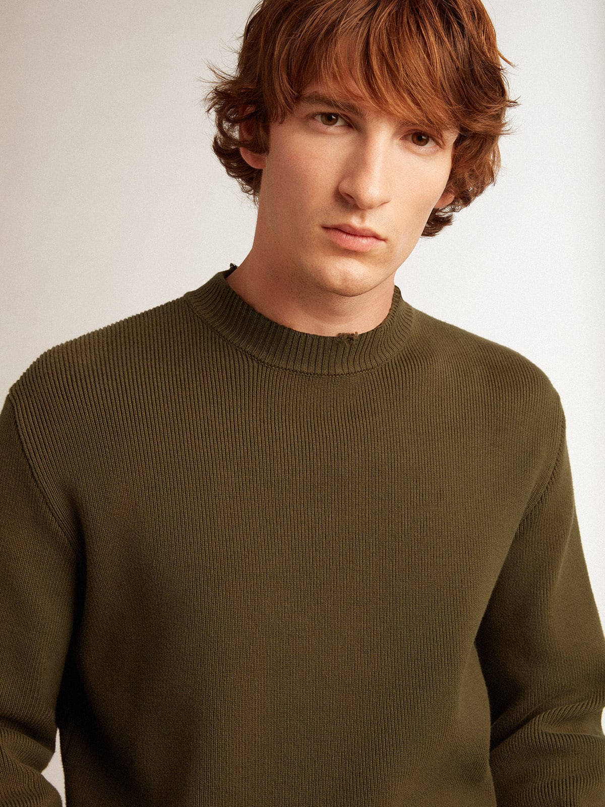 Men's round-neck sweater in military green cotton| Golden Goose