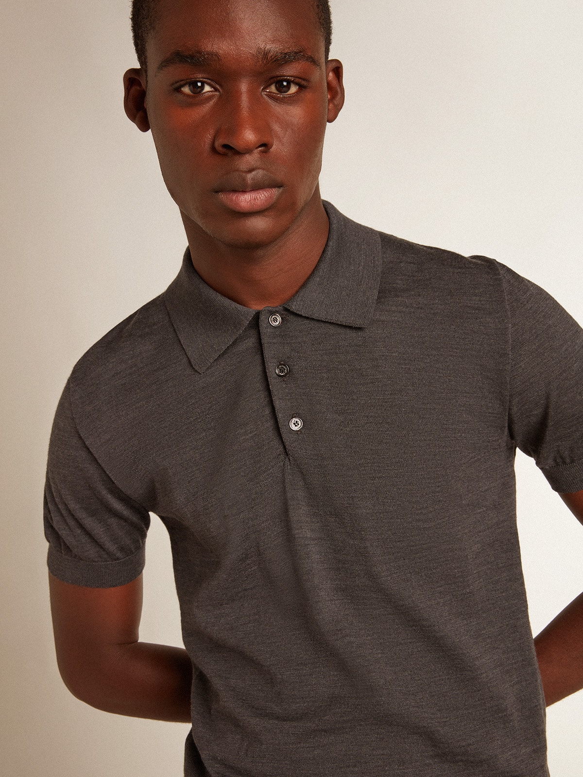 Men's short-sleeved polo shirt in gray merino wool| Golden Goose