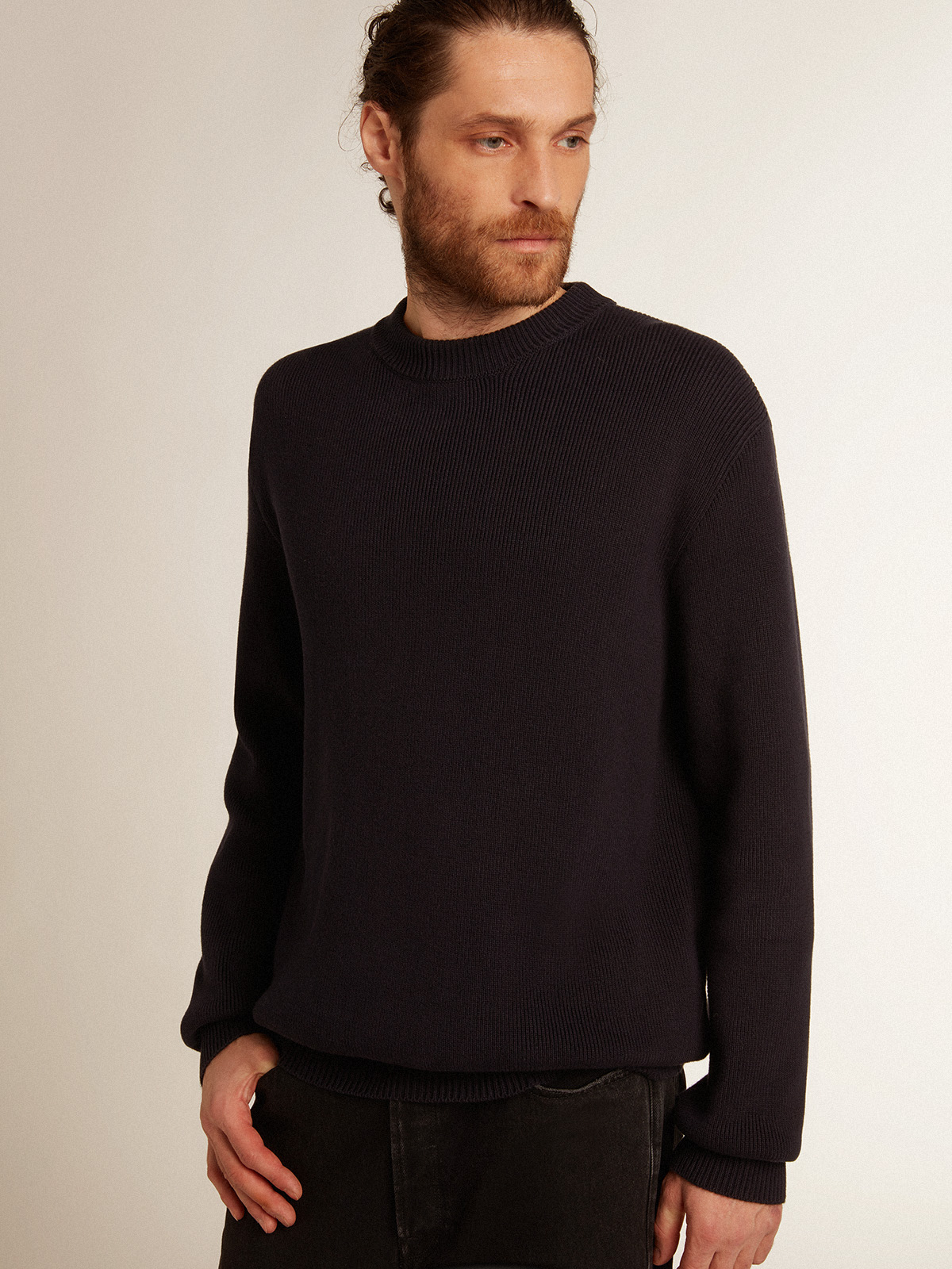 Men's round-neck sweater in dark blue cotton with logo| Golden Goose
