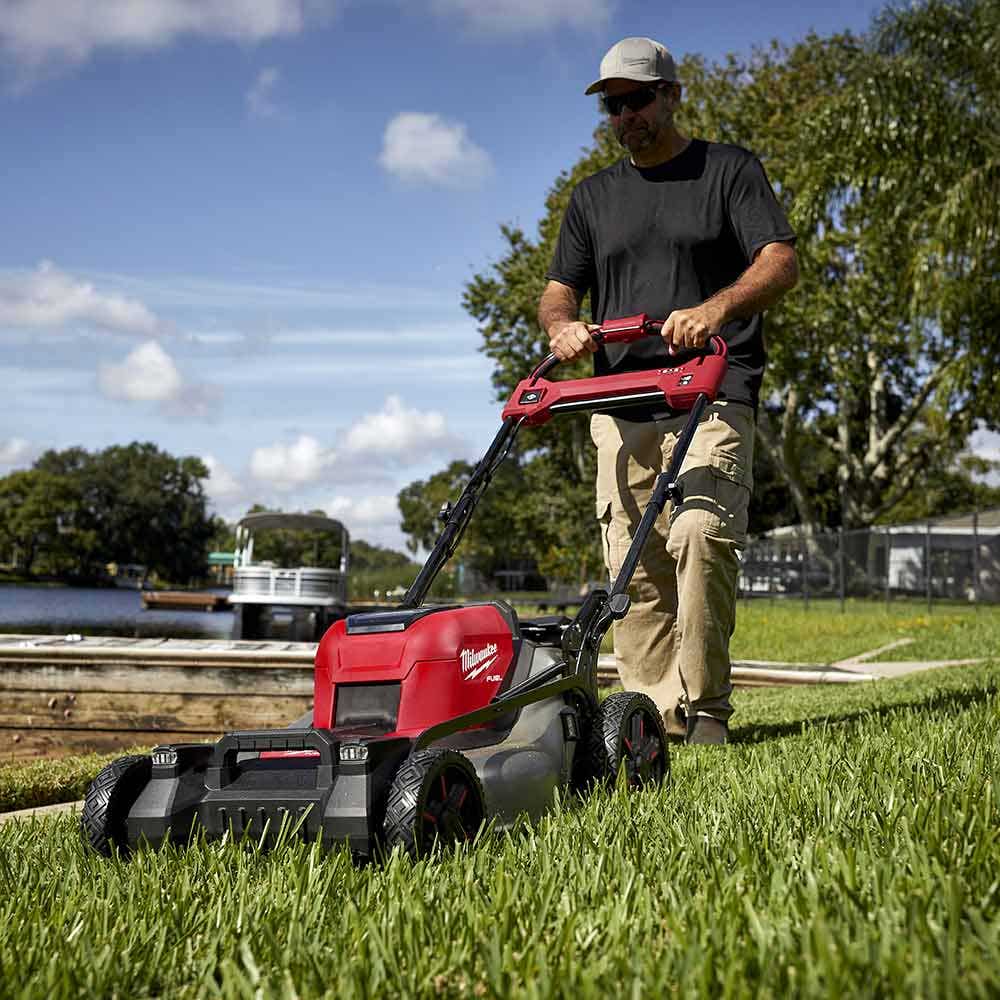 MILWAUKEE 18V FUEL™533mm (21") Self-Propelled Dual Battery Lawn Mower Skin M18F2LM210