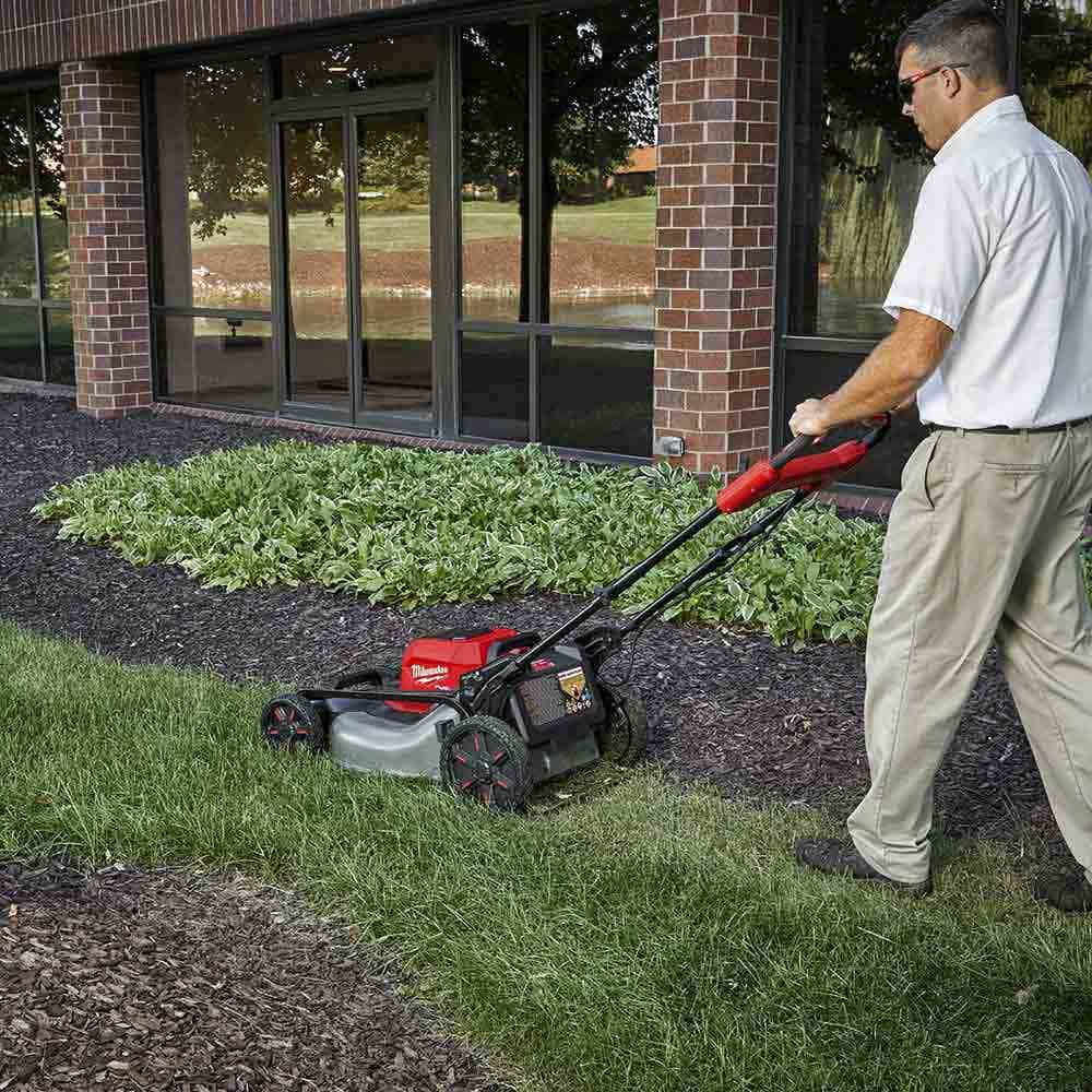 MILWAUKEE 18V FUEL™533mm (21") Self-Propelled Dual Battery Lawn Mower Skin M18F2LM210
