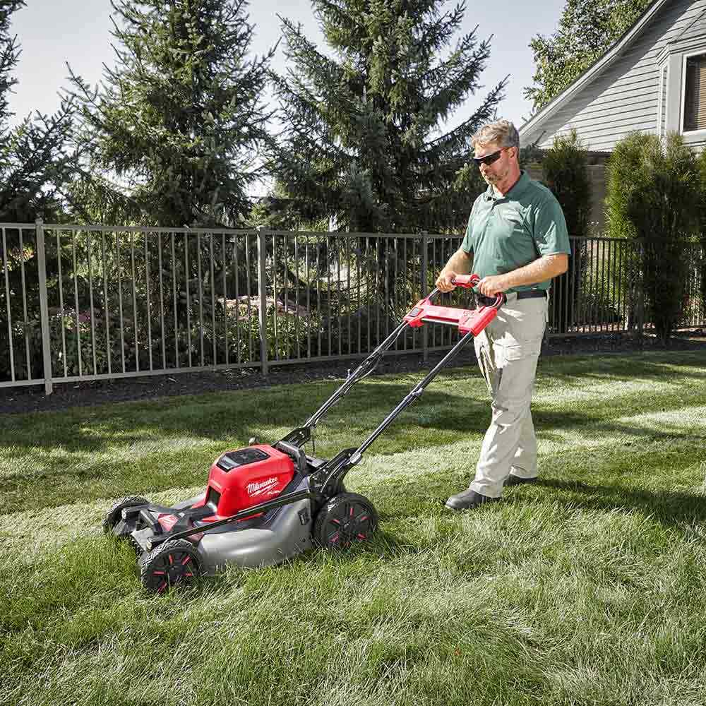 MILWAUKEE 18V FUEL™533mm (21") Self-Propelled Dual Battery Lawn Mower Skin M18F2LM210