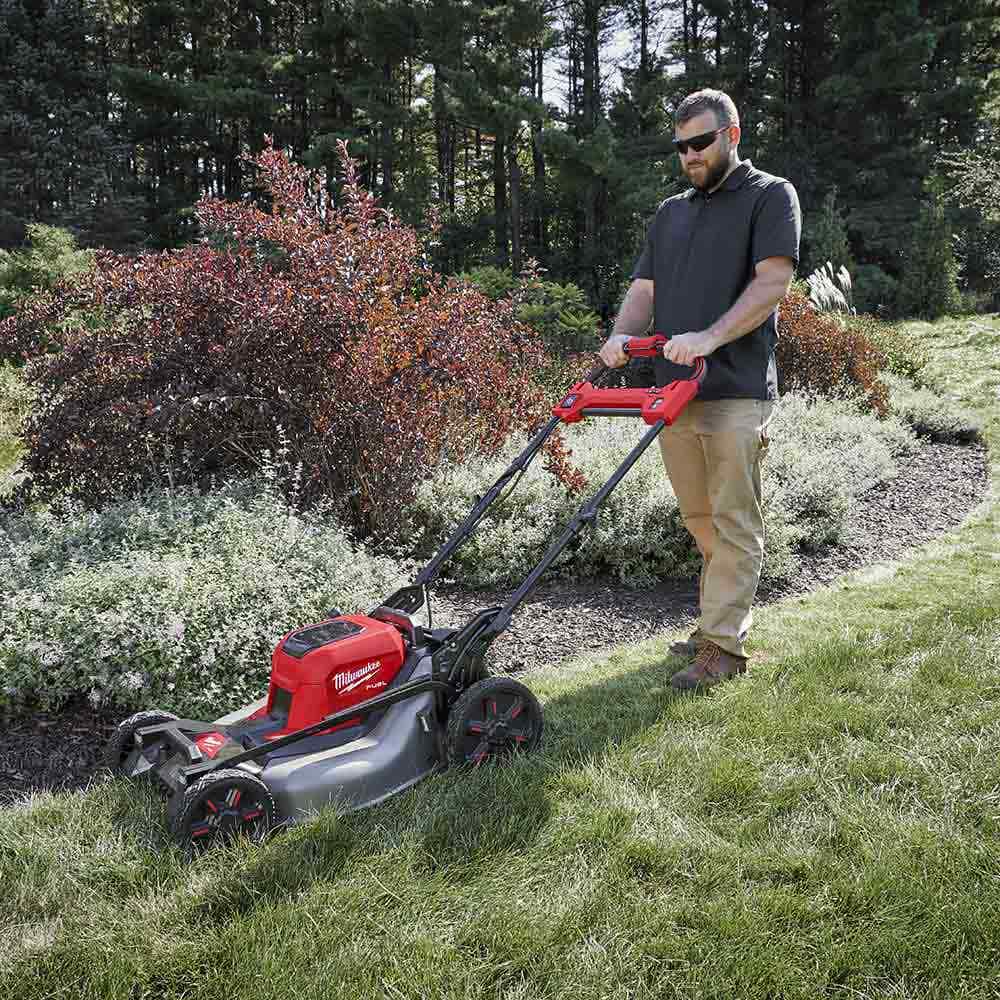 MILWAUKEE 18V FUEL™533mm (21") Self-Propelled Dual Battery Lawn Mower Skin M18F2LM210