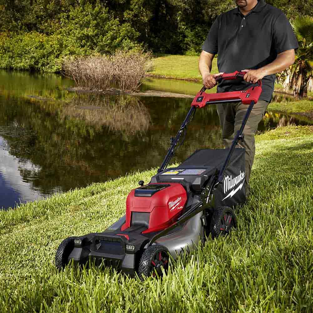 MILWAUKEE 18V FUEL™533mm (21") Self-Propelled Dual Battery Lawn Mower Skin M18F2LM210
