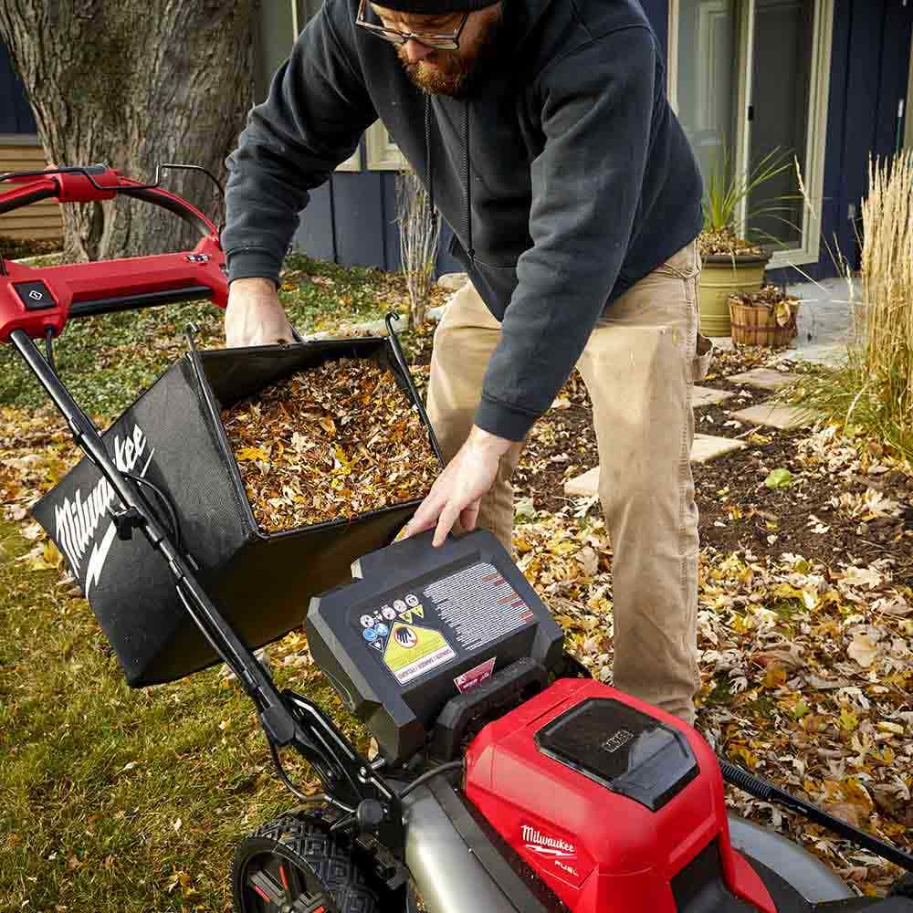 MILWAUKEE 18V FUEL™533mm (21") Self-Propelled Dual Battery Lawn Mower Skin M18F2LM210