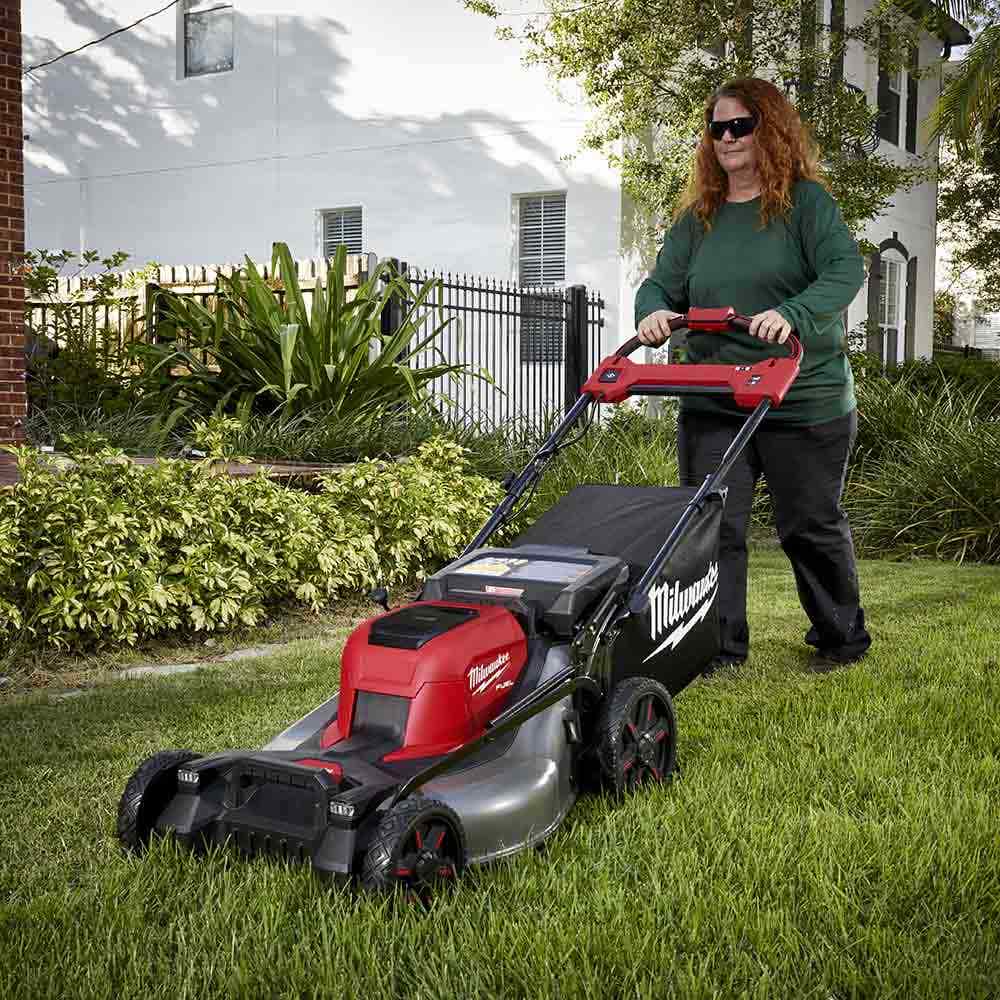 MILWAUKEE 18V FUEL™533mm (21") Self-Propelled Dual Battery Lawn Mower Skin M18F2LM210