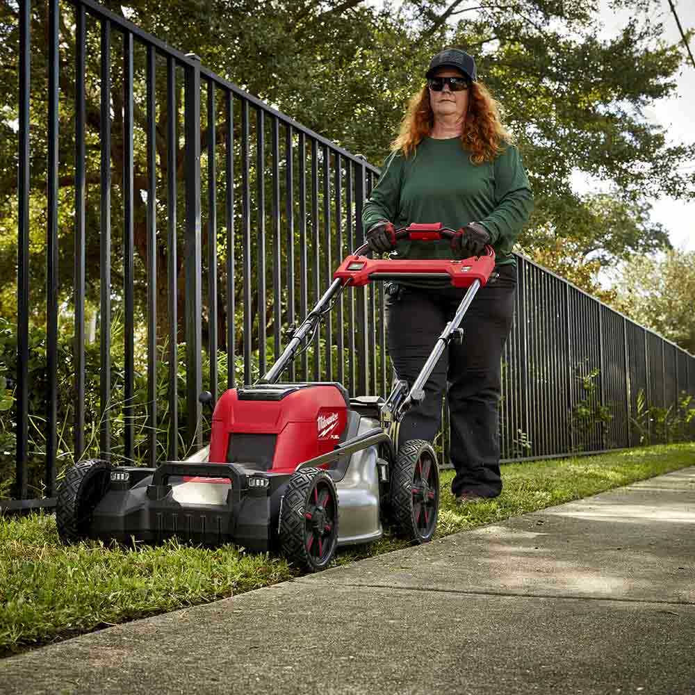MILWAUKEE 18V FUEL™533mm (21") Self-Propelled Dual Battery Lawn Mower Skin M18F2LM210