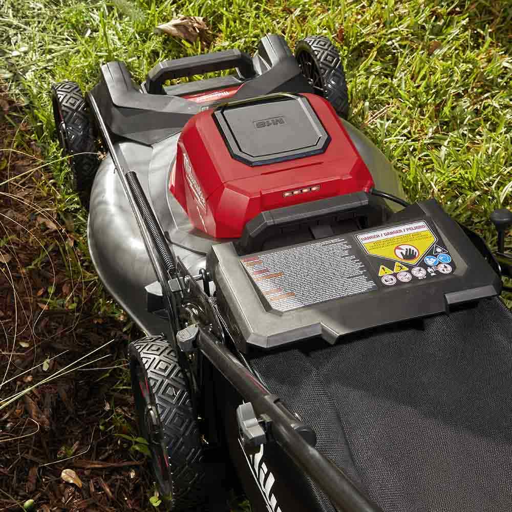 MILWAUKEE 18V FUEL™533mm (21") Self-Propelled Dual Battery Lawn Mower Skin M18F2LM210