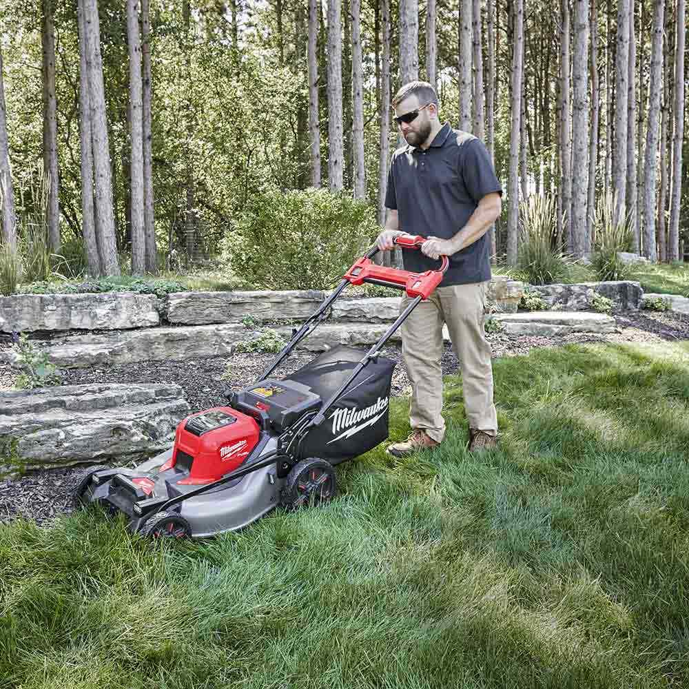 MILWAUKEE 18V FUEL™533mm (21") Self-Propelled Dual Battery Lawn Mower Skin M18F2LM210