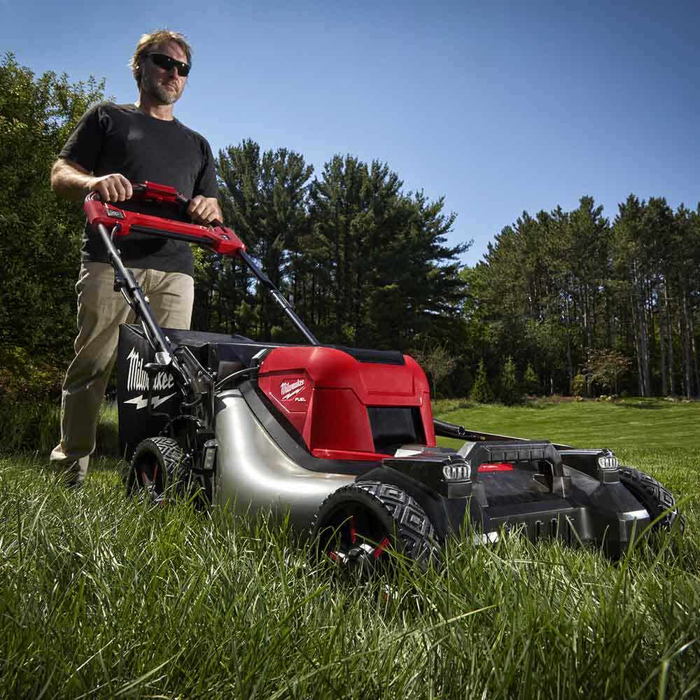 MILWAUKEE 18V FUEL™533mm (21") Self-Propelled Dual Battery Lawn Mower Skin M18F2LM210