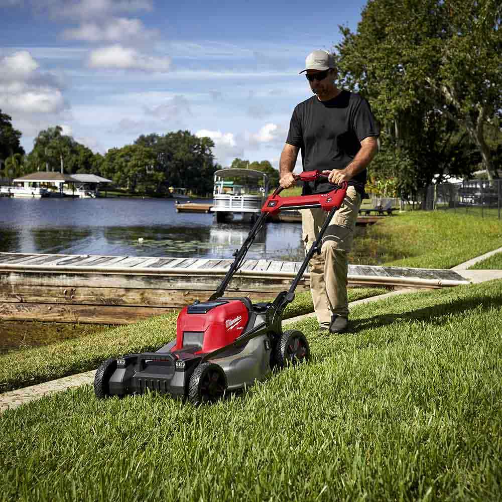 MILWAUKEE 18V FUEL™533mm (21") Self-Propelled Dual Battery Lawn Mower Skin M18F2LM210