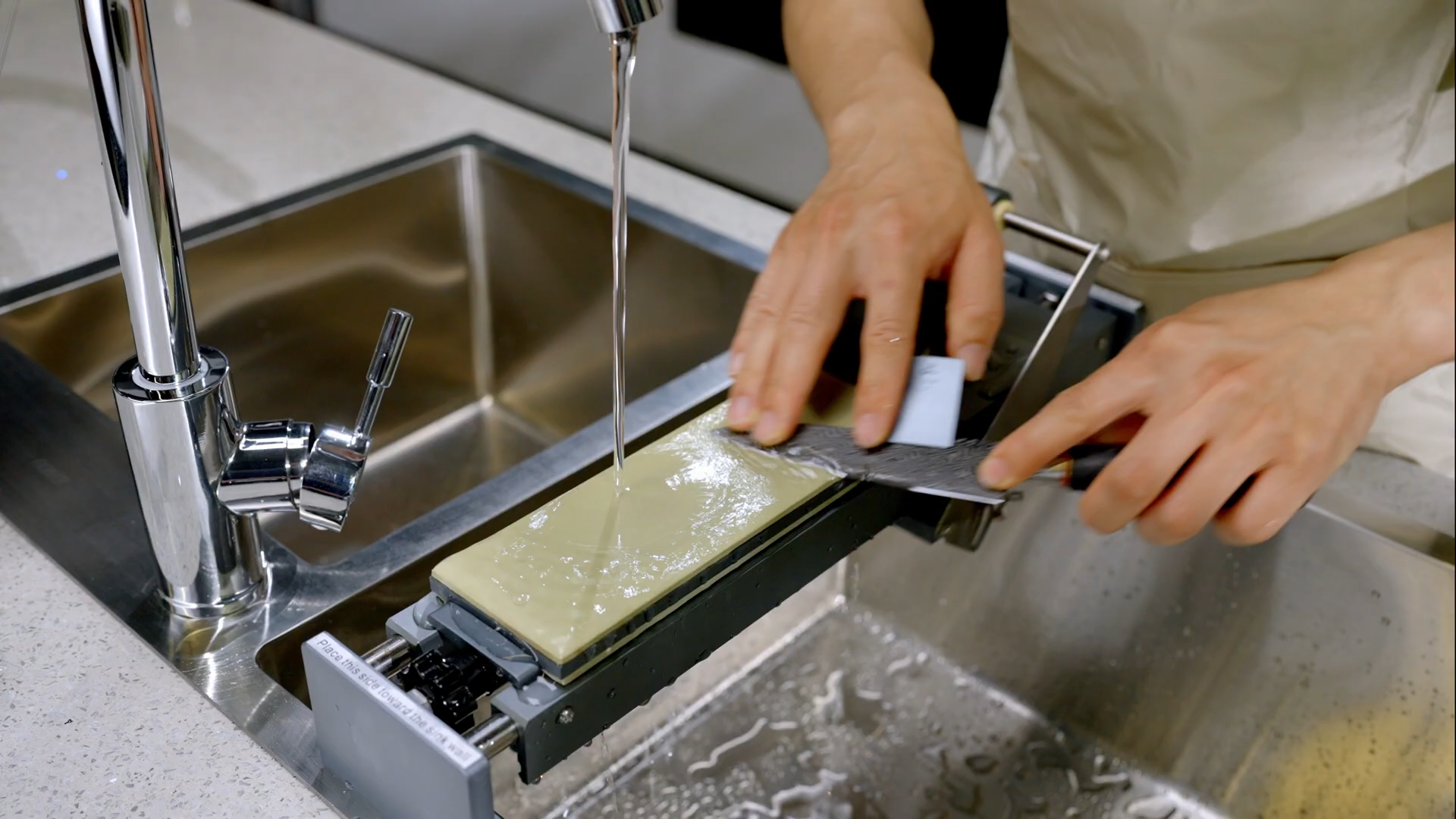 Cheefarcuut:Razor Sharp in Minutes for 1000 Knives