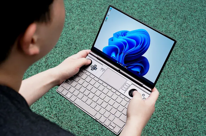 GPD WIN Max 2 2025 Handheld Gaming PC AI 9 HX 370