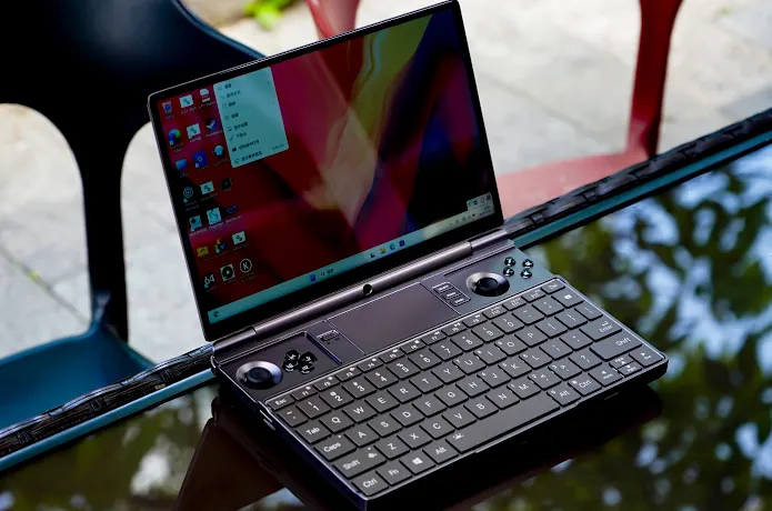 GPD WIN Max 2 2025 Handheld Gaming PC AI 9 HX 370