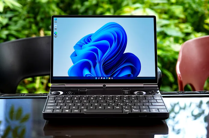GPD WIN Max 2 2025 Handheld Gaming PC AI 9 HX 370