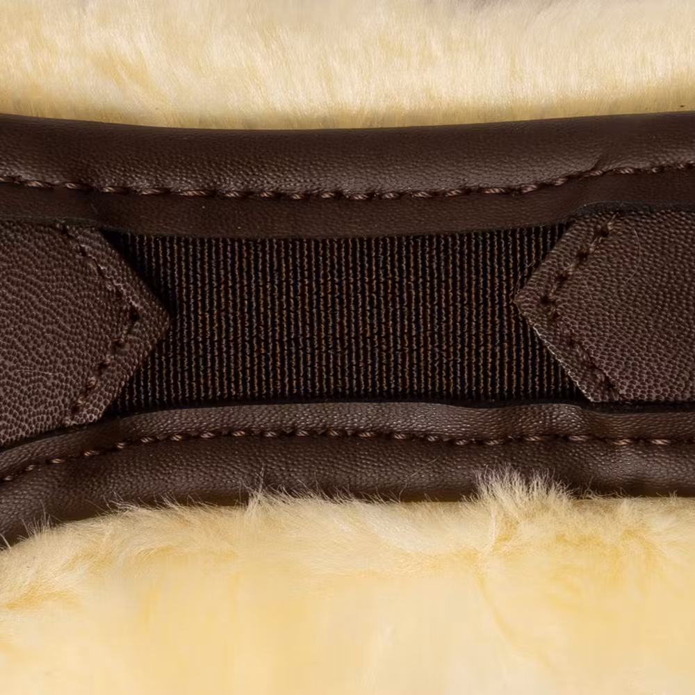 Sheepskin anatomic stud girth brown 140cm