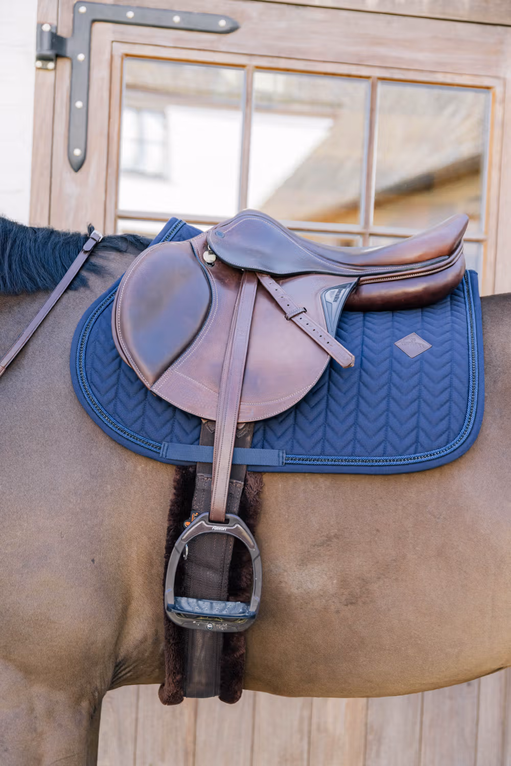 Saddle Pad with metal chain show jumping navy
