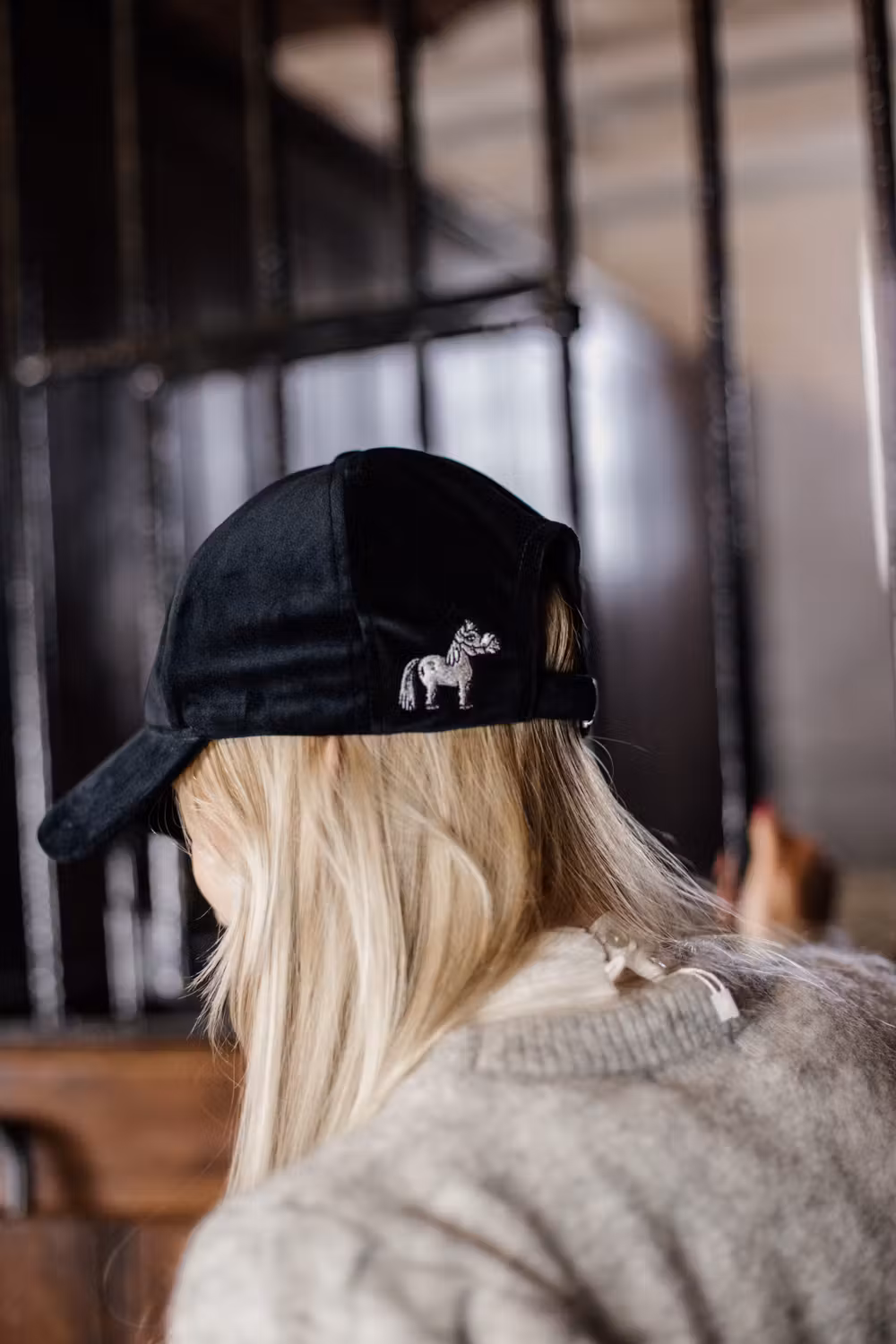 Baseball cap velvet black 'Sammy'