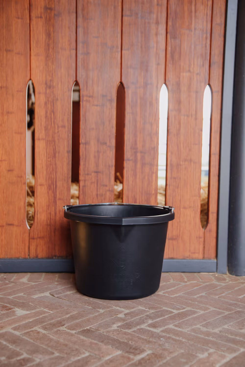 Water bucket black 12L