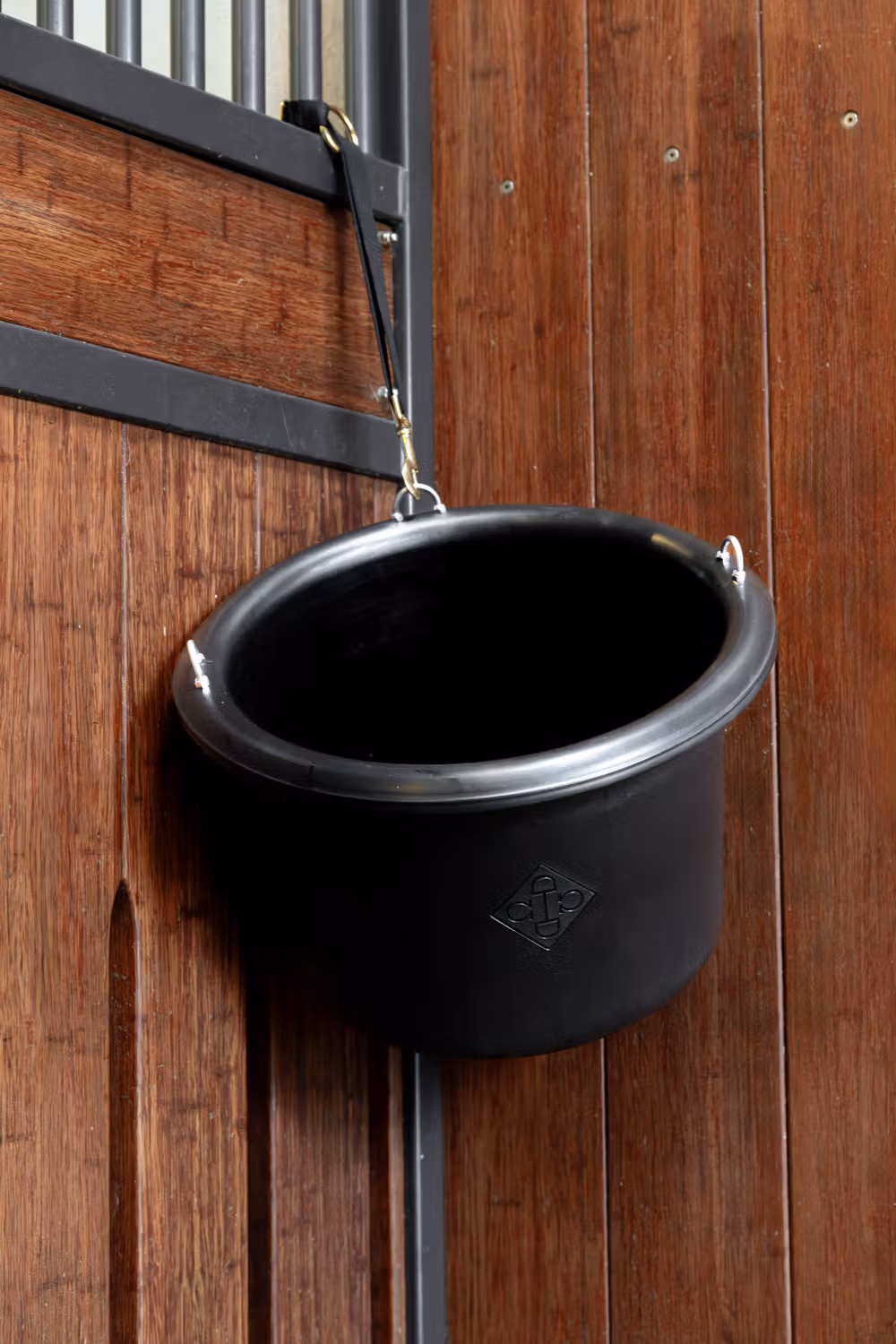 Feed bucket black 25L