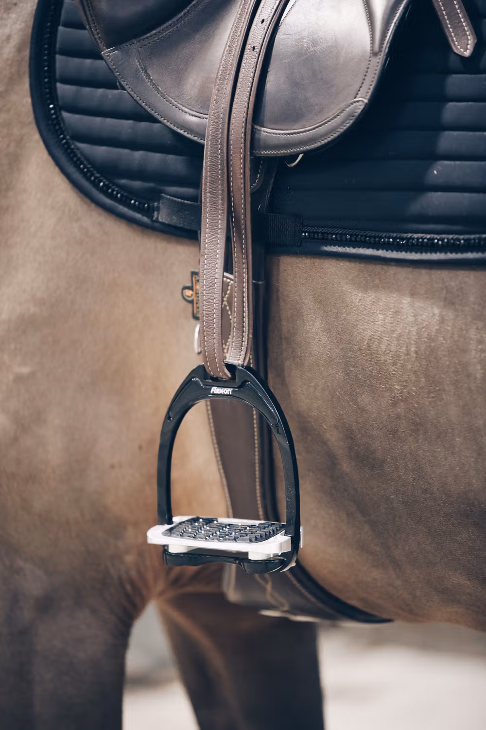 Saddle Pad pearls show jumping black