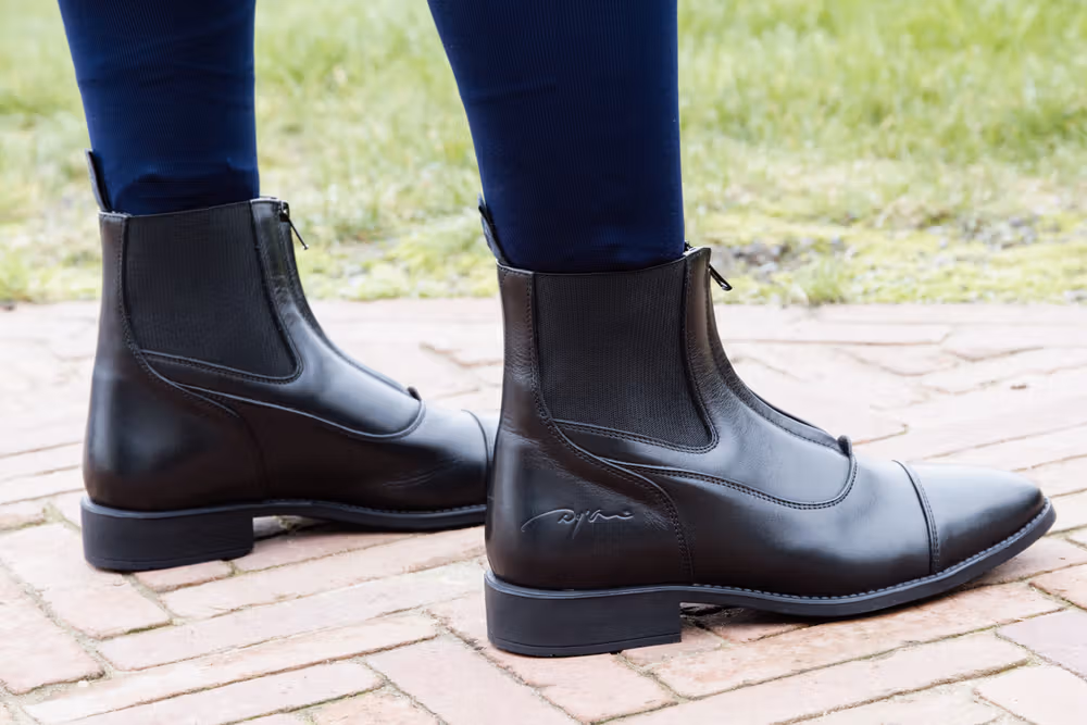 Short Boots front zipper black size 40