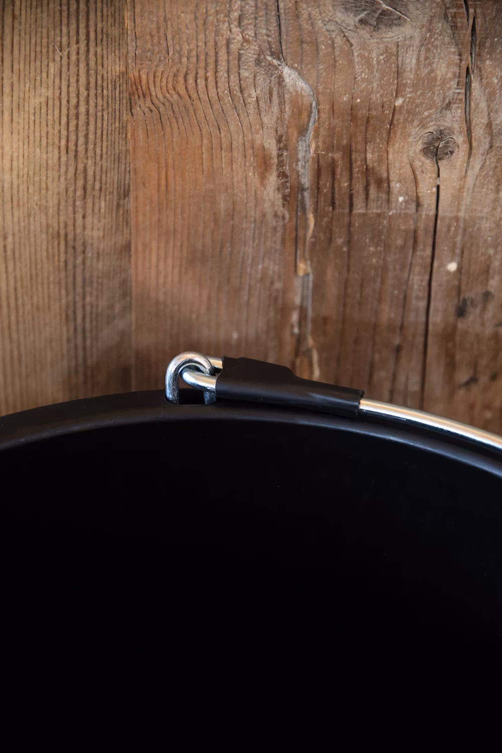 Water bucket black 12L