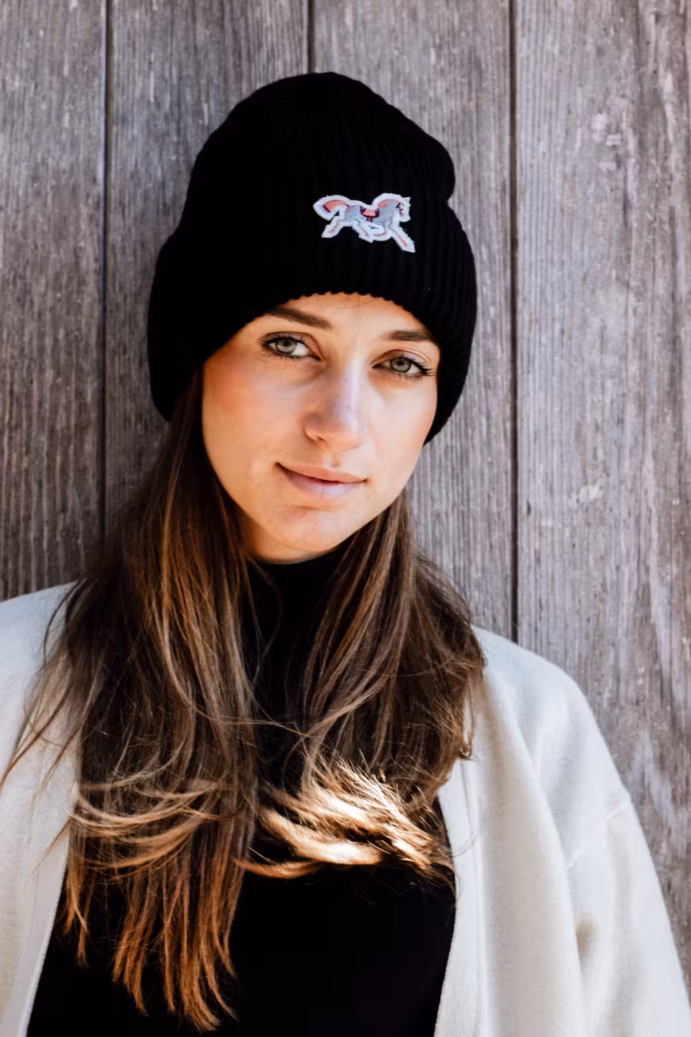 Beanie black Horse rose