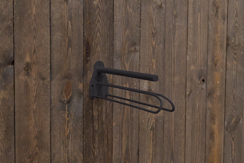 Saddle rack metal with saddle pad holder steel black