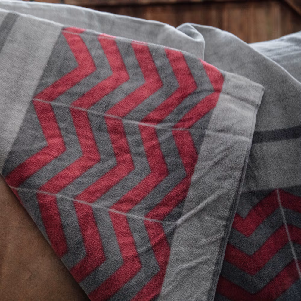 Heavy Fleece rug square fishbone grey/bordeaux 210x200cm